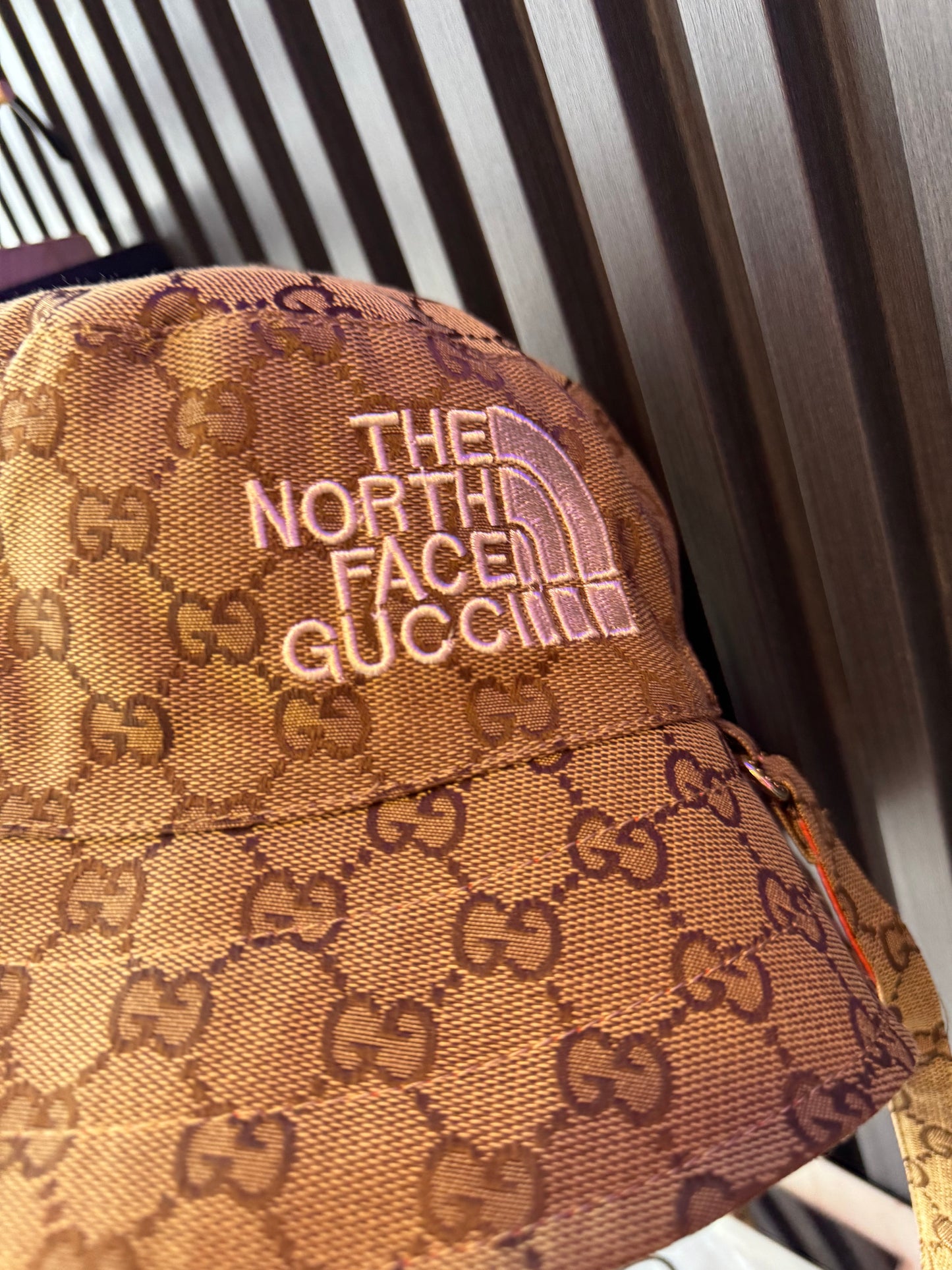 Gorro unisex the north face x Gucci