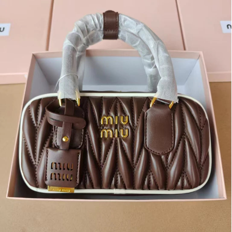 Miu Miu cartera/crosbody