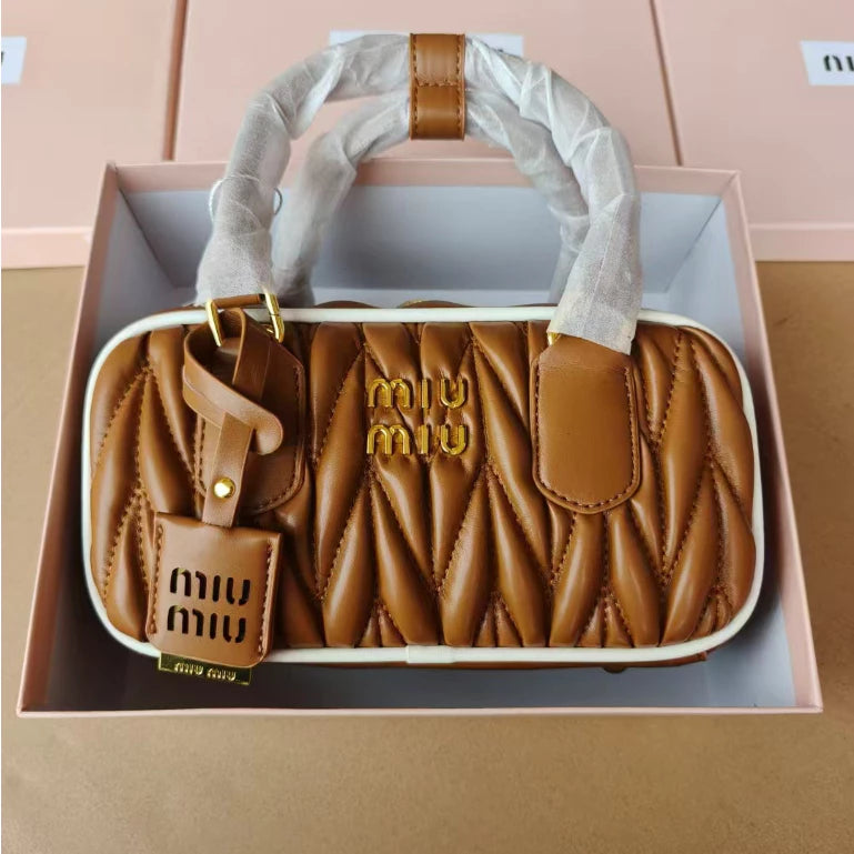 Miu Miu cartera/crosbody