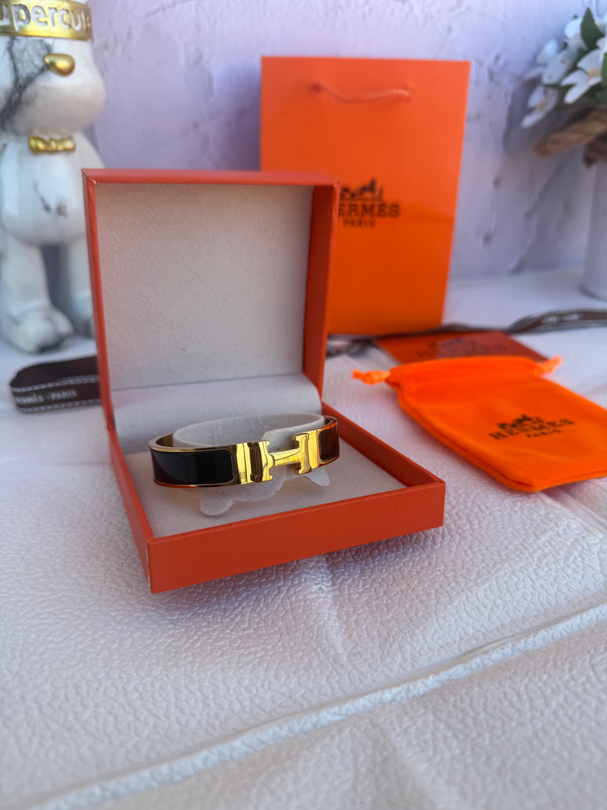 Brazalete H