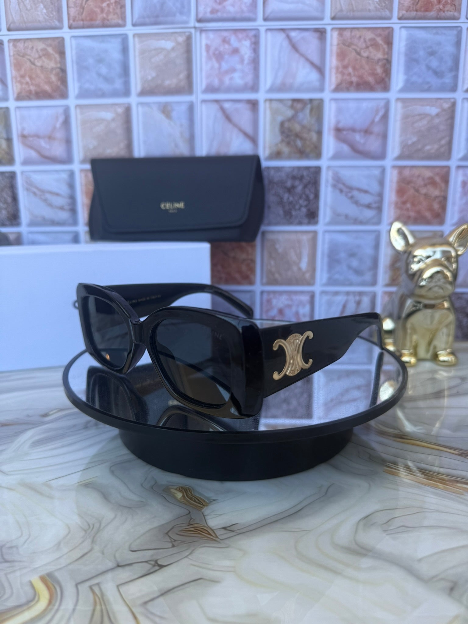 🕶️ Lentes de Sol Celine – Negro Clásico con Detalles Dorados