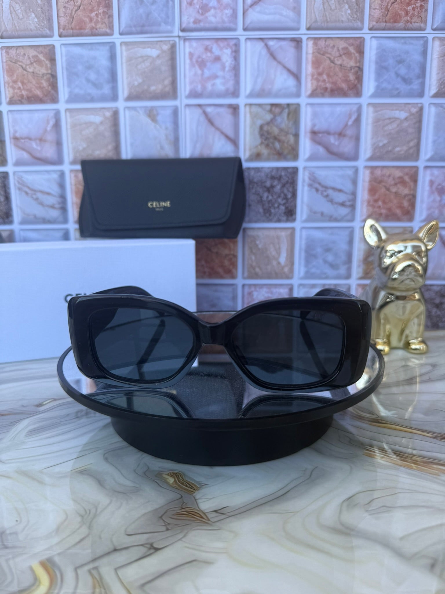 🕶️ Lentes de Sol Celine – Negro Clásico con Detalles Dorados