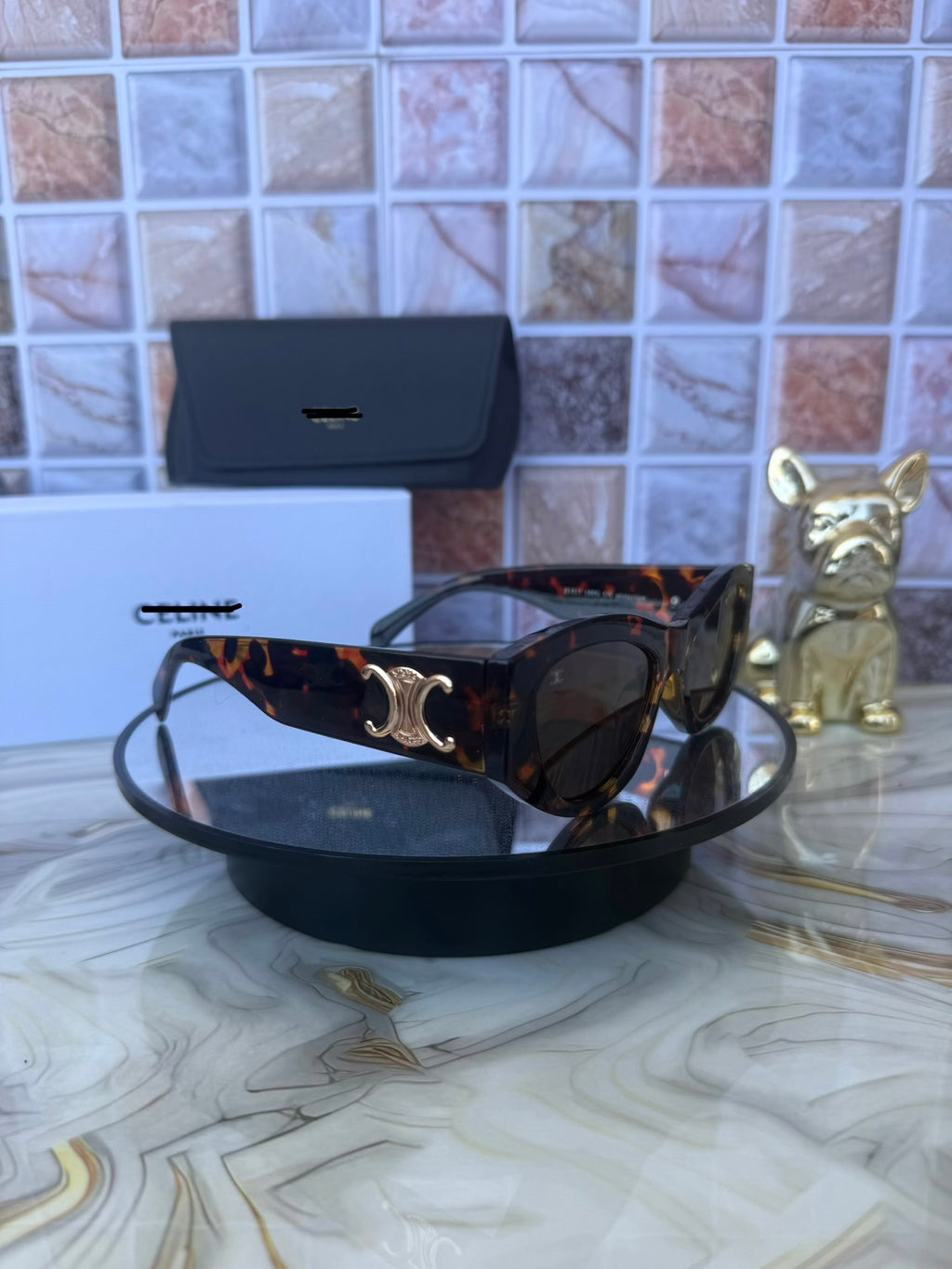 🕶️ Lentes de Sol Celine – Negro Clásico con Detalles Dorados