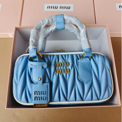 Miu Miu cartera/crosbody