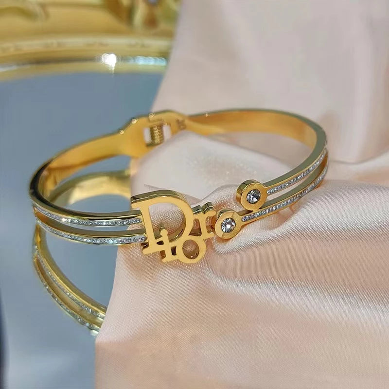 Brazaletes  LV , Dr , H , Chanel